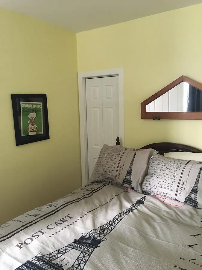 Le B & B Toronto 0*,  Canada