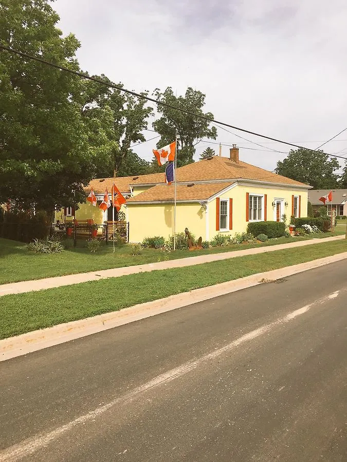 Le B & B Toronto 0*,